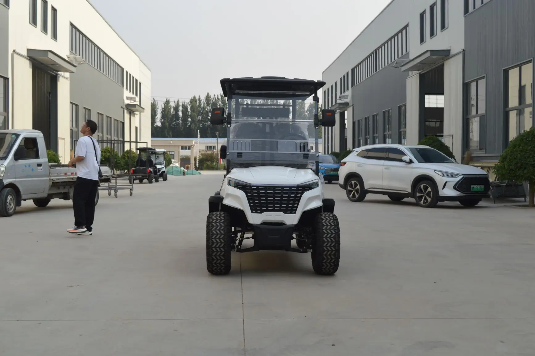 4 Seater Electric Golf Cart 3.5KW AC Motor High Payload Utility Vehicle with Adjustable Seats for Golf Course Use