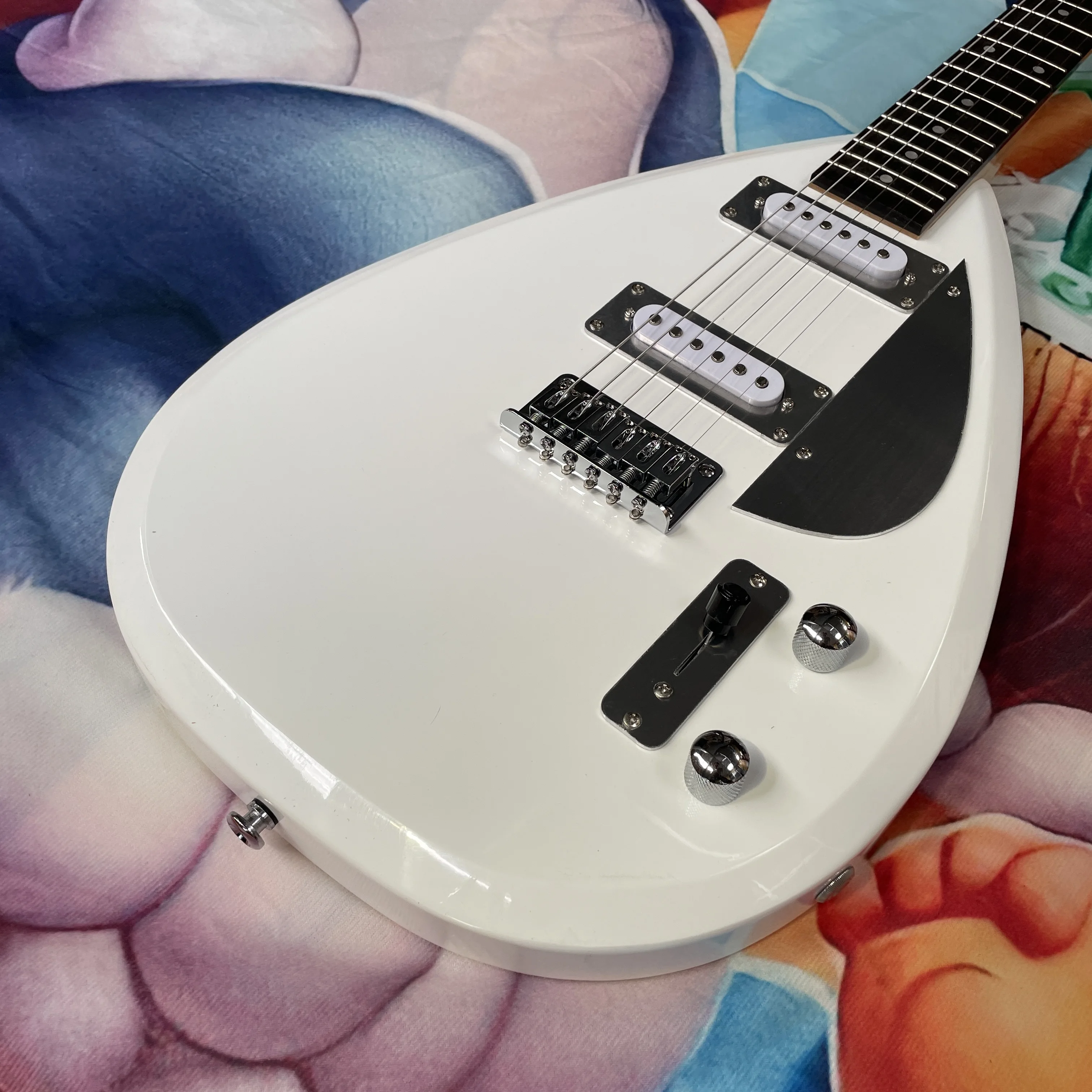 White 6-String Electric Guitar with Metal Pickguard, White Hardware, Rosewood Fingerboard, Mahogany Body