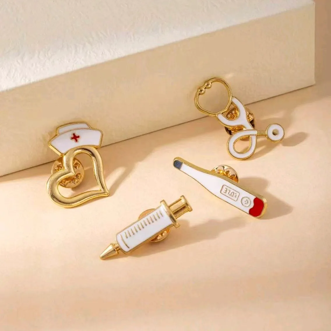 

Personality Medical Series Enamel Brooch Nurse Cap Pill Bottle Thermometer Syringe Metal Lapel Pin For Women Gift