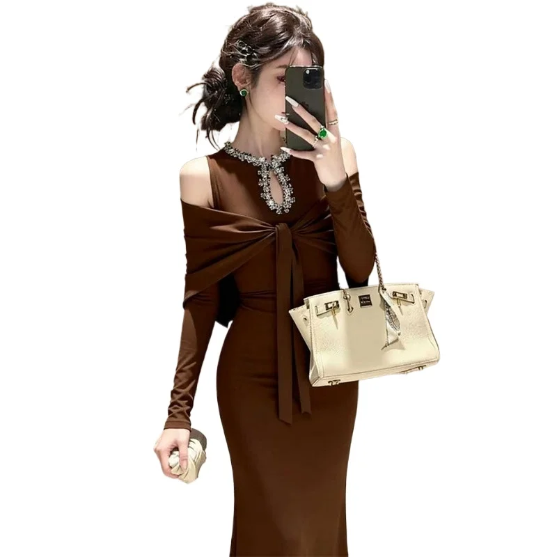 Celebrity royal sister, charming skirt, high-end temperament Muse fan coffee color off-the-shoulder long dress women's autumn