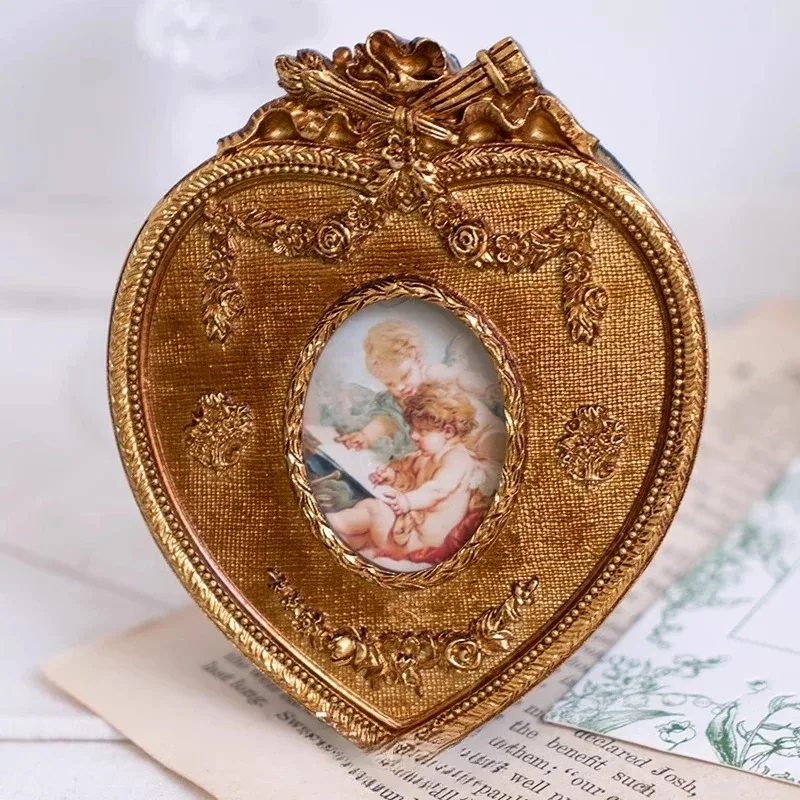 

Vintage heart relief resin mini photo frame picture frame home ornament