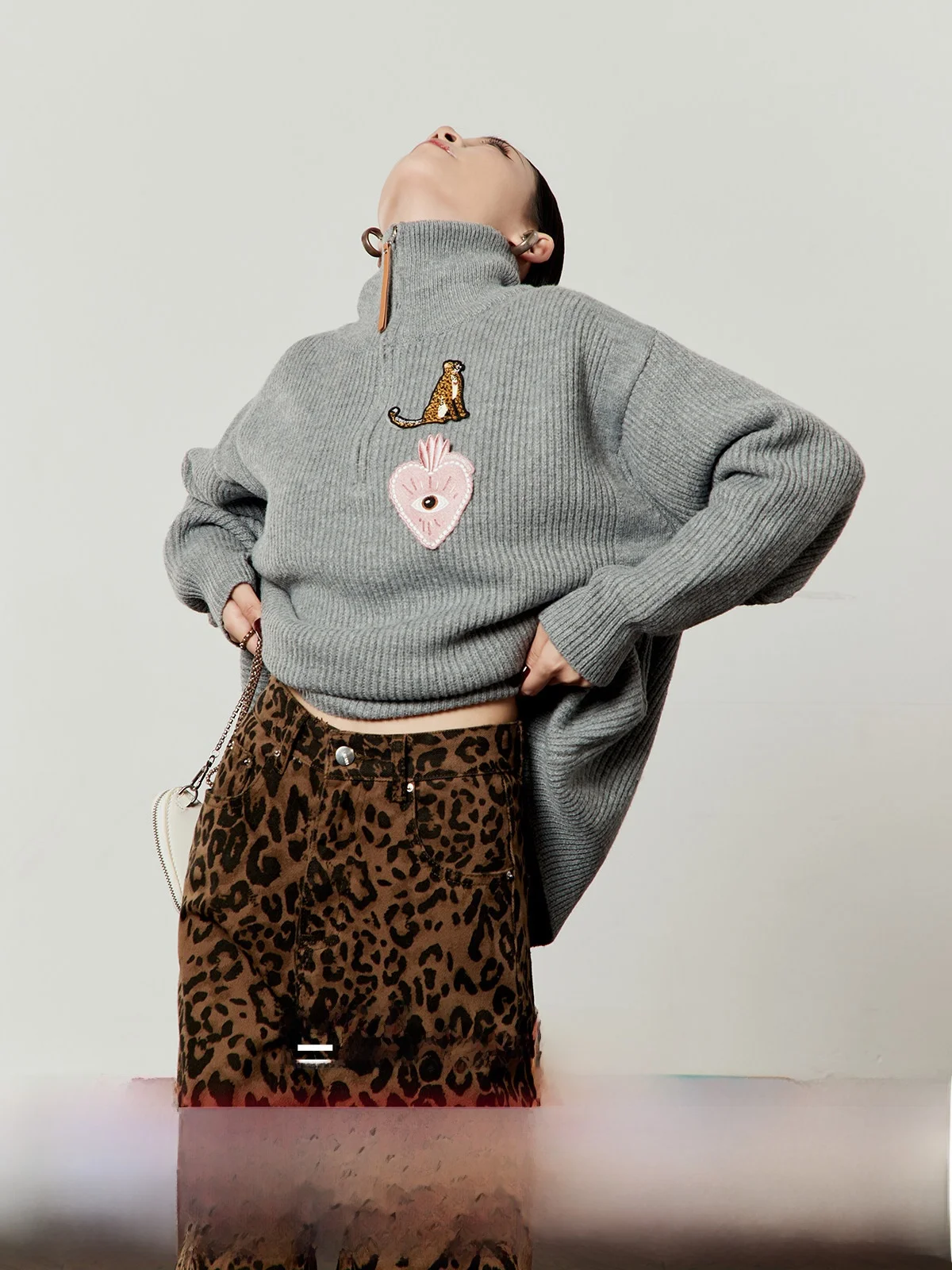 

Вязаный свитер Zhou Li Wu Flower для женщин, весна 2026, новинка, на молнии, с воротником-стойкой, свободный крой, винтажный стиль, длинный рукав