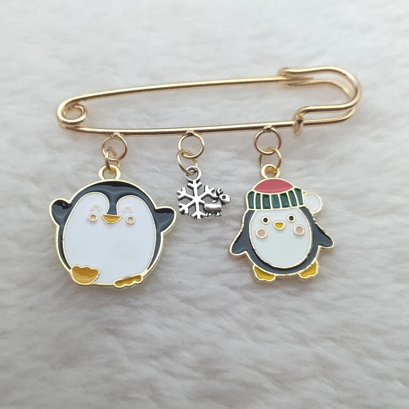 Cute penguin brooch cartoon animal enamel pin denim shirt jacket backpack badge jewelry children girl metal brooch jewelry