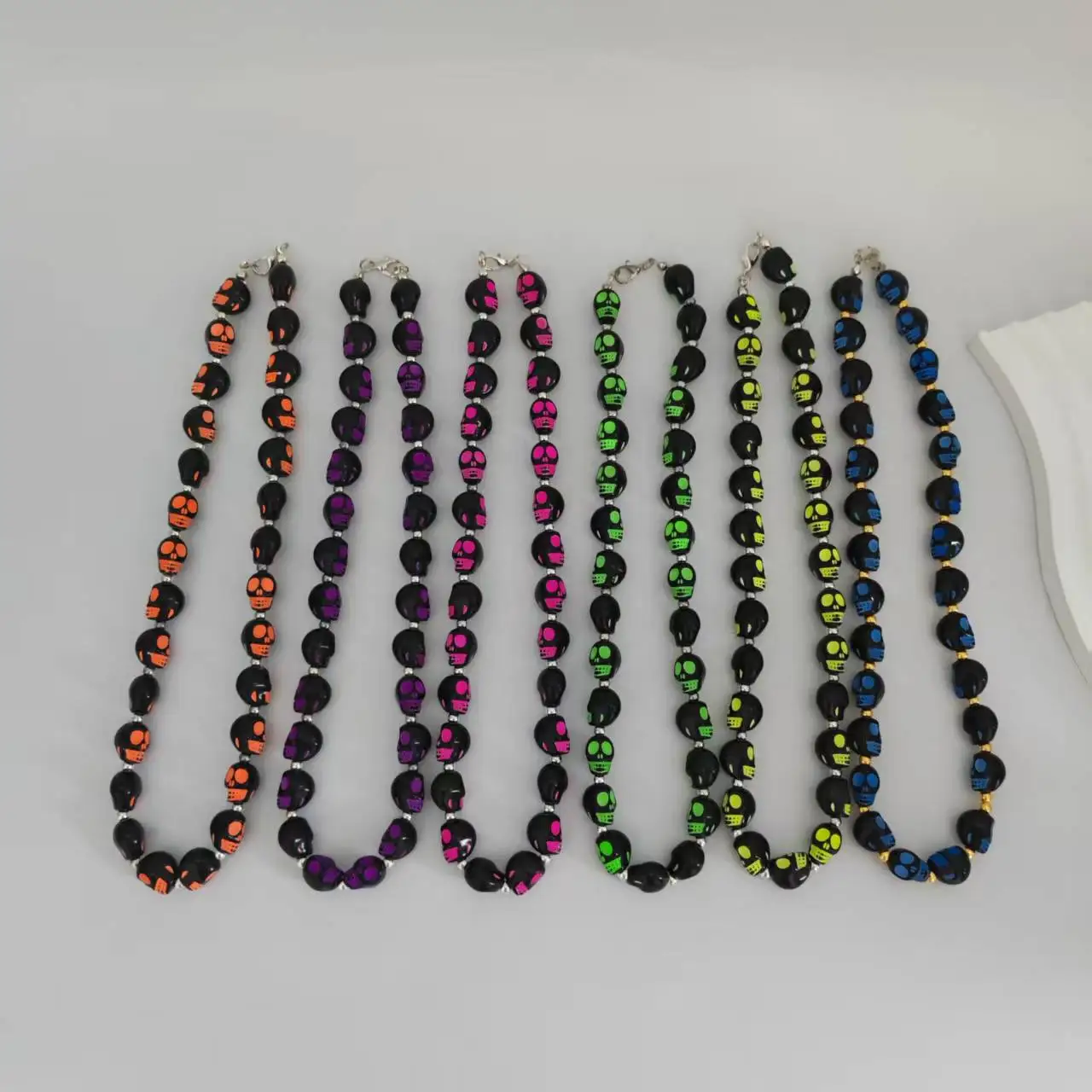 

Kids Halloween Different Colors Skeleton Beads Necklace Man Women Handemade Halloween Party Neckalce