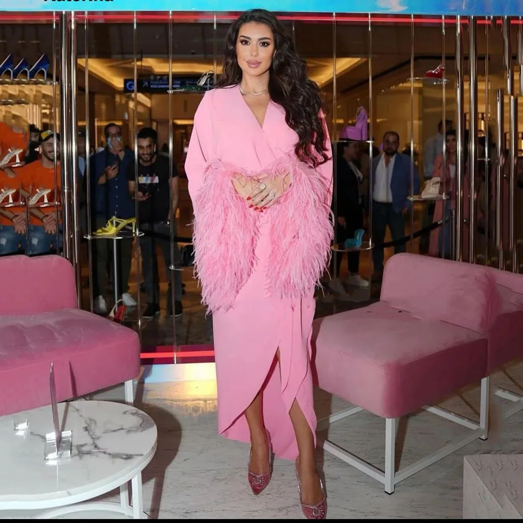 Arabische Elastische Crêpe Prom Jurk Veren A-Lijn V-Hals Roze Lange Mouwen Dubai Formele Jurk Celebrity Feestjurken Vestidos