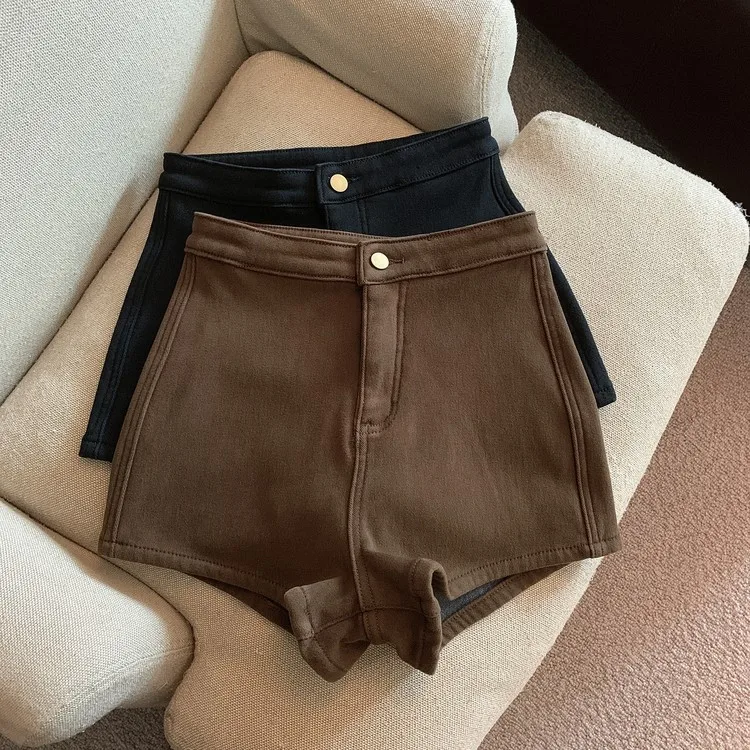 2024 autumn and winter high waist slimming denim shorts with ins design sense, Korean version spicy hot pants