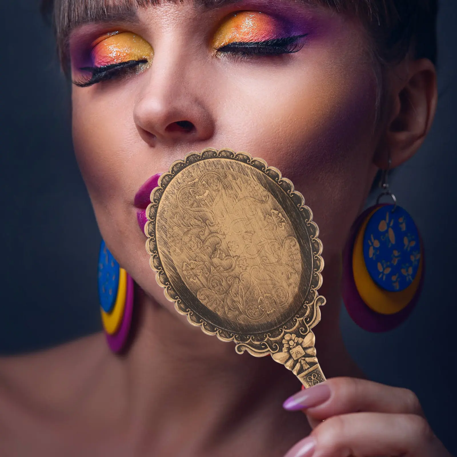 Portable Vintage Handheld Makeup Mirror Floral Decorative Embossing Hd Reflection Ideal for Makeup Eyebrow Grooming Dentist