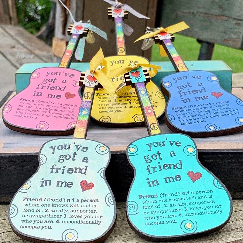 1pcs Fuuny Hand-painted “You've Got A Friend In Me” Wooden Guitar Hangtag Friendship Gift DIY Home Decor Craft Hangings Ornament