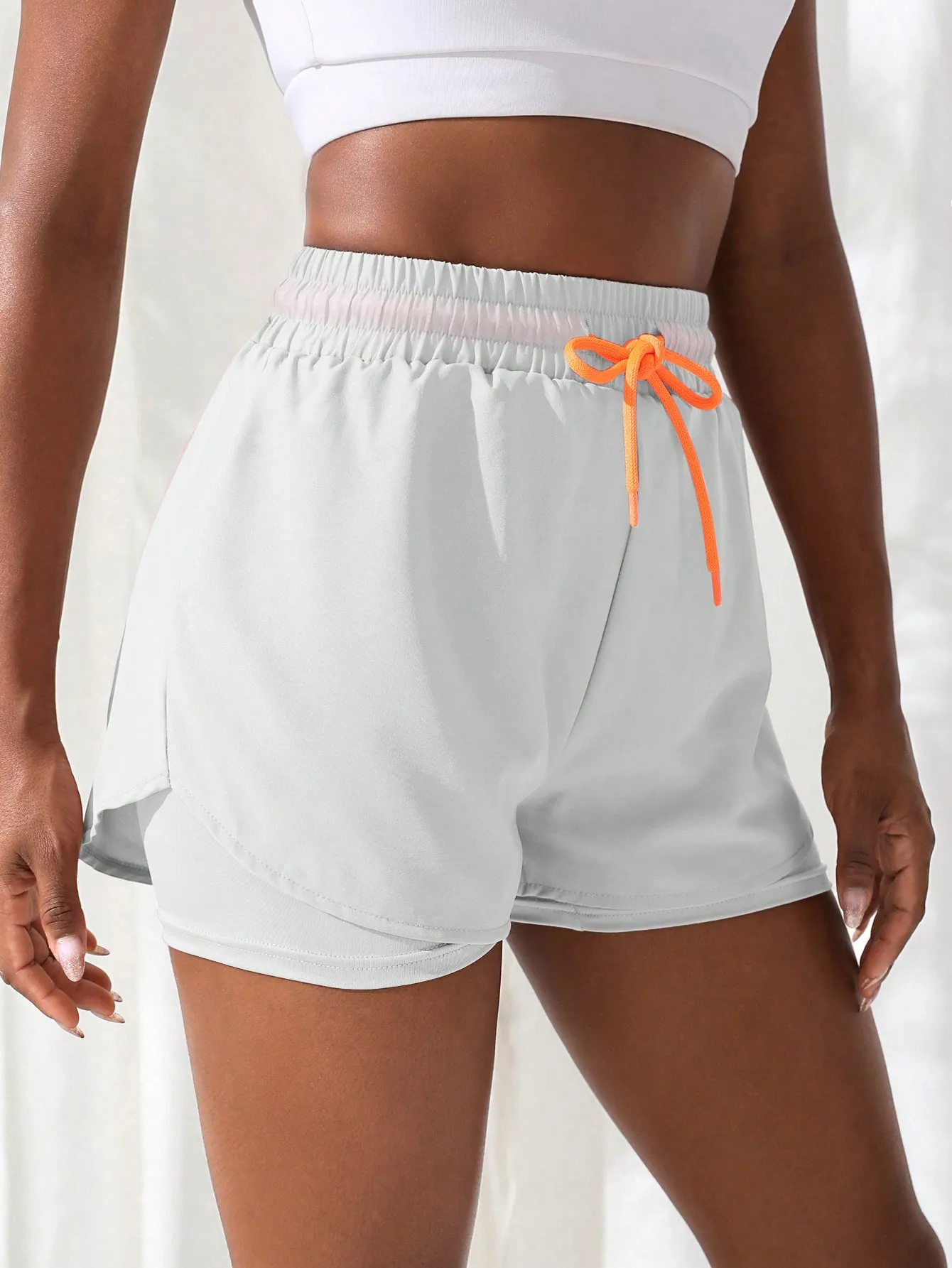 Damen-Laufshorts, doppellagig, schnelltrocknend, leicht, mit Kompressionsfutter, ideal für das Fitnessstudio. – Detail 3