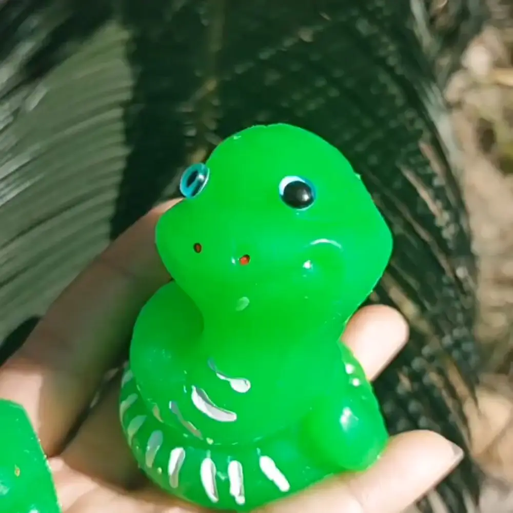 Lindo serpiente verde muñeca de serpiente juguete para apretar Animal suave serpiente pellizco música juguete 3D ojo Mini muñeca Artificial juguete para apretar Oficina
