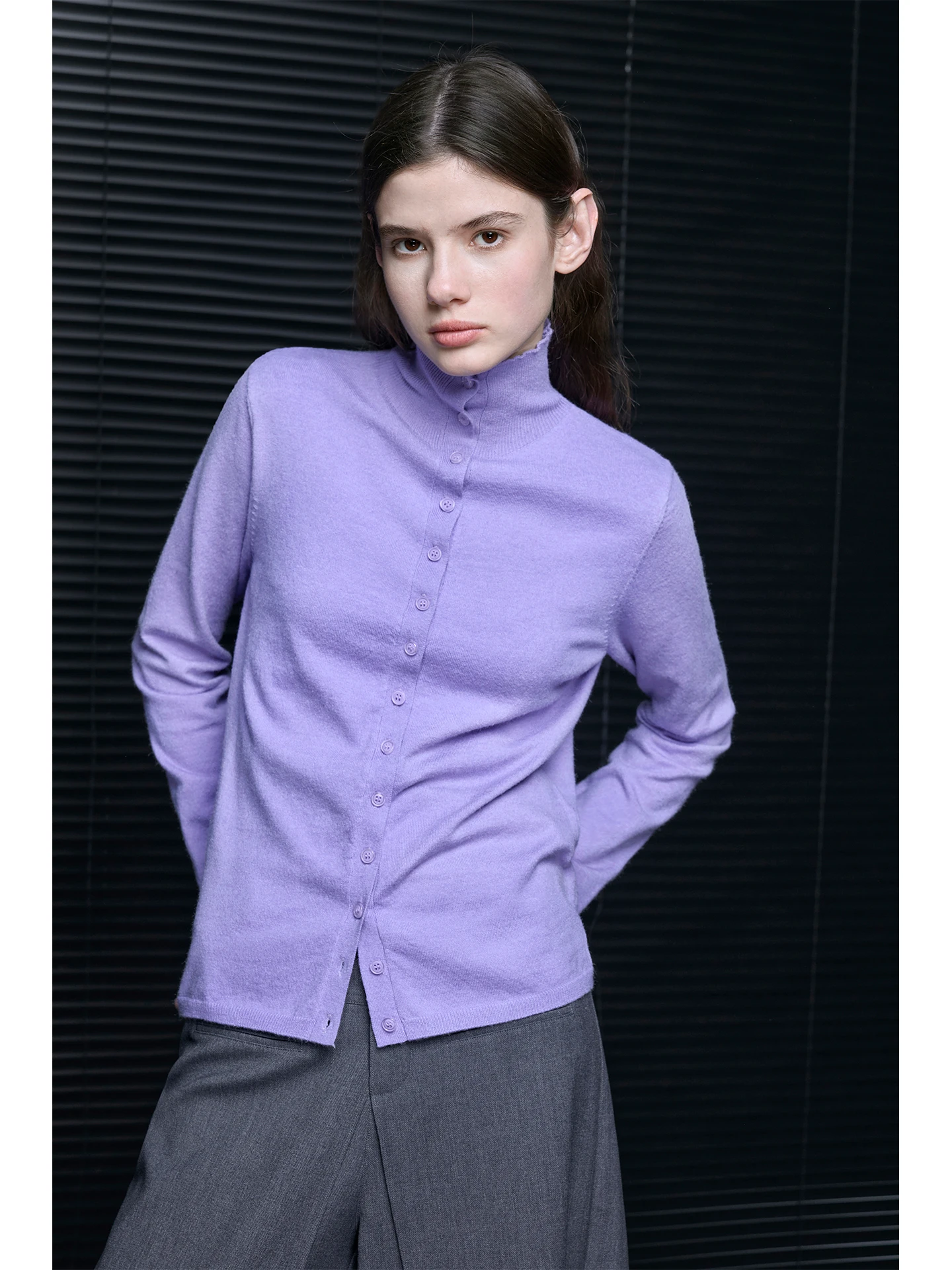 

Весна 2026: Женский вязаный кардиган-свитер премиум-класса, красивый дизайн, уличный стиль, длинный рукав, стандартный крой, чистый хлопок, онлайн-продажа.