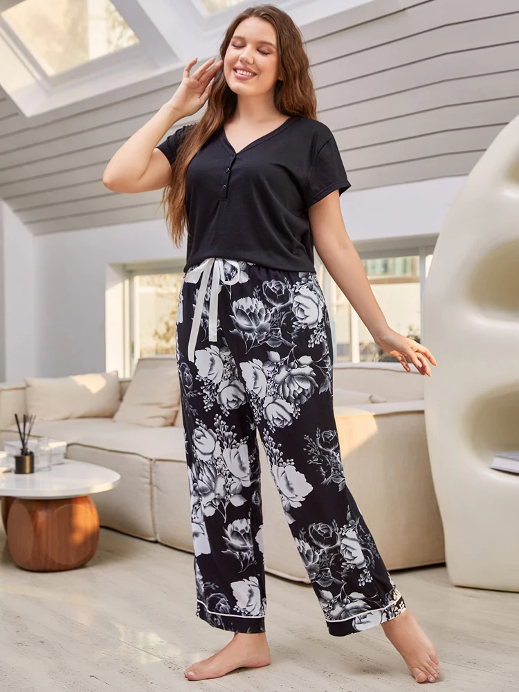 Plus Size XL-4XL Oversized Sleepwear V Necked Women\'s Pajamas Sets Autumn Short Sleeve T-Shirt and Flower Print Trousers Suit