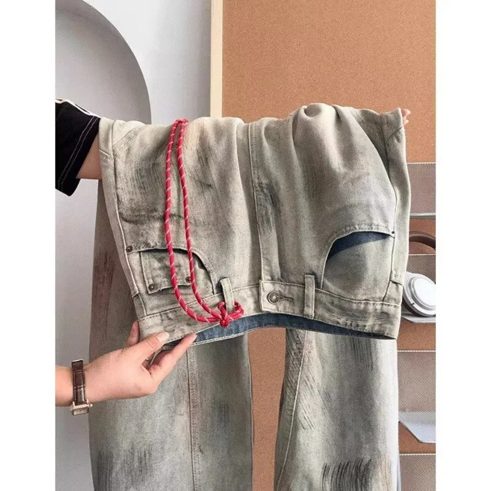 Jean en denim délavé de style vintage pour hommes avec un design patchwork à la mode, pantalon ample à jambes droites et larges avec broderie