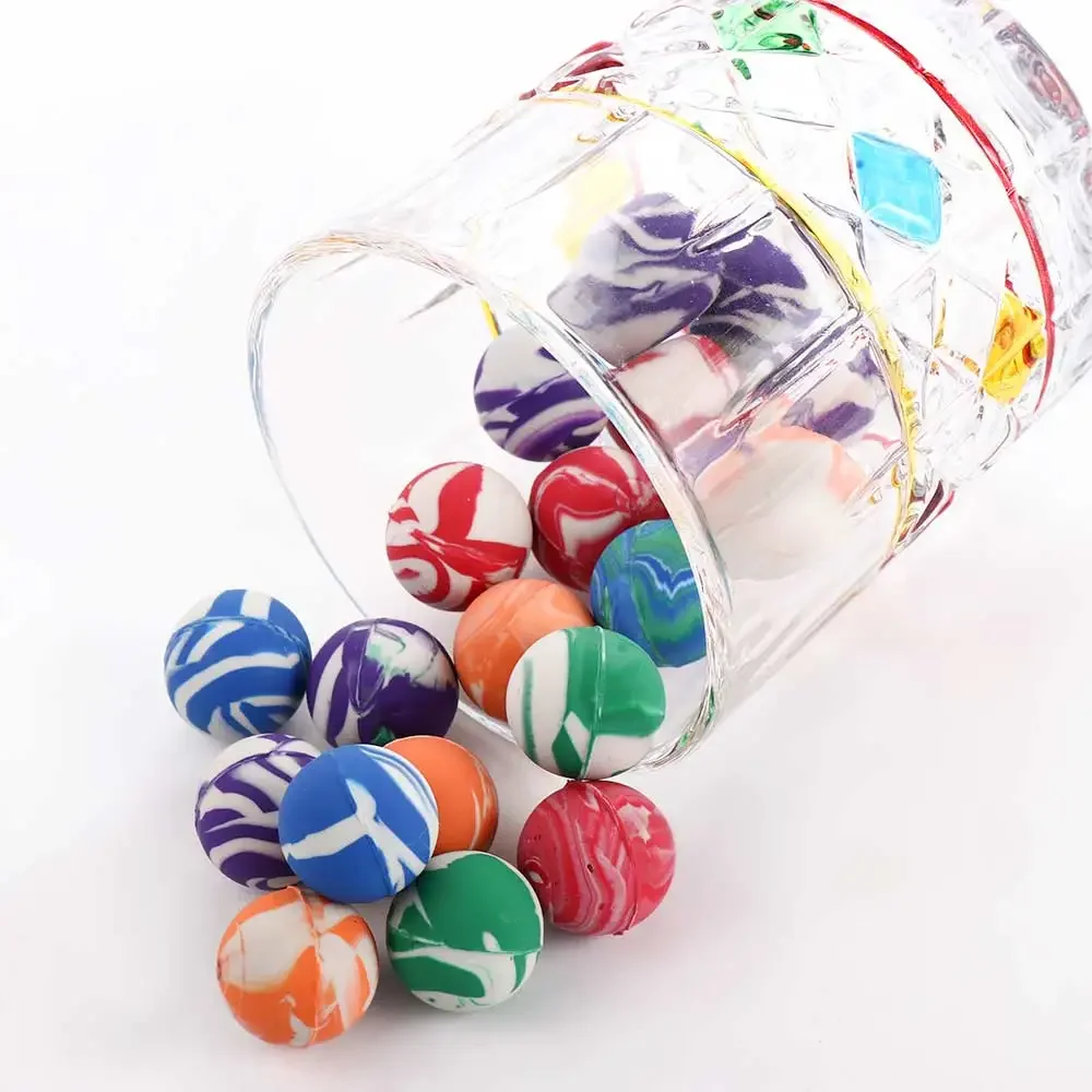 20pcs bunte Wirbel springende Bälle 20mm Mini springende Farbe Ball Hüpfball elastischer Gummiball lustiges Spielzeug