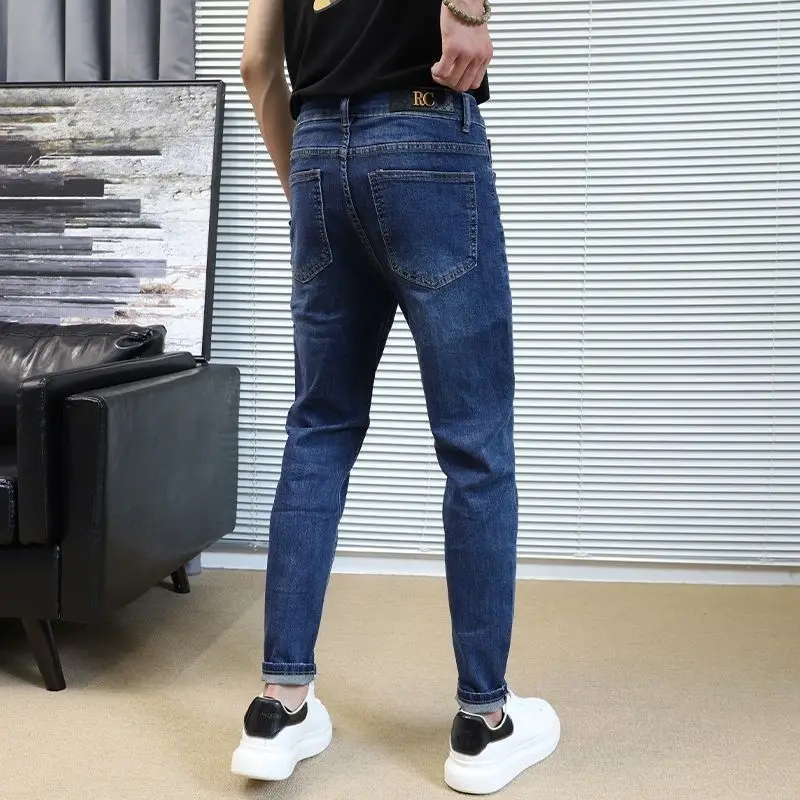 عالية الجينز الرجال العصرية الرجال 2025 سليم صالح أقدام صغيرة بنطال مرن بسيط ومتعدد الاستخدامات الكورية غسلها شعبية الرجال الخريف السراويل #2