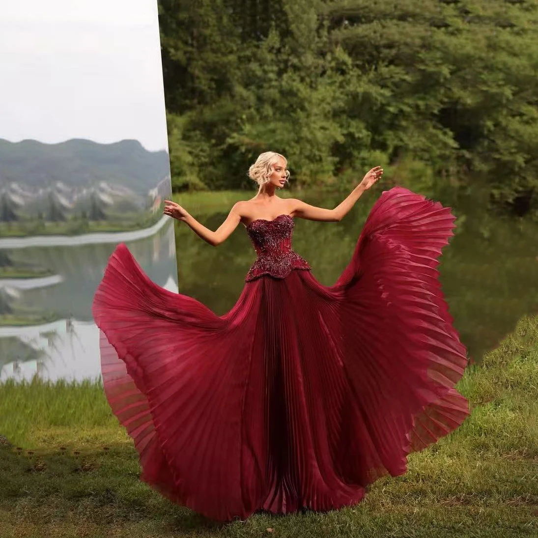 Robe de bal de luxe dubaï, bordeaux, épaules dénudées, chérie, robes plissées, ligne A, robes formelles, dos nu, Peplum