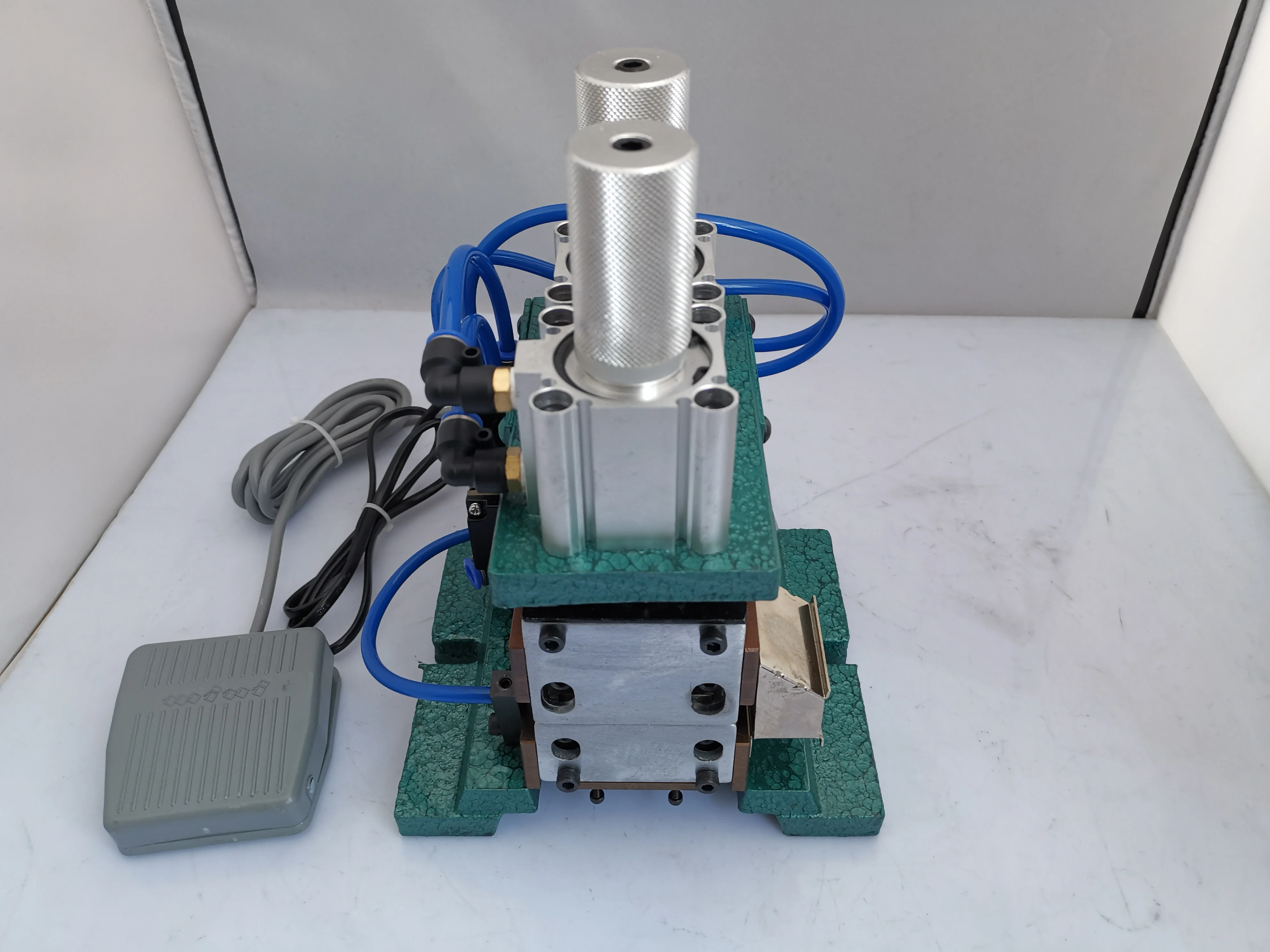 

3F vertical stripping machine, pneumatic stripping machine, sheathed wire multi-strand wire stripping machine