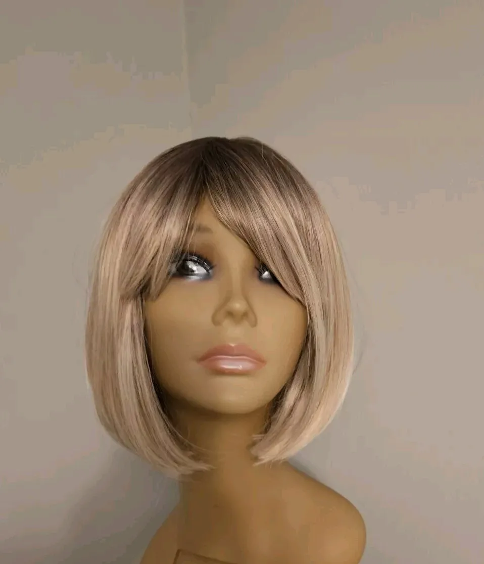 

WOMEN'S WARM BLONDE BANGS STRAIGHT HAIR BOB LAYERED WIG
