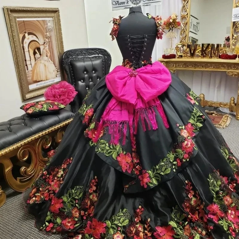 Black Charro Quinceanera Dresses Ball Gown Sweetheart Appliques Puffy Mexican Sweet 16 Dresses 15 Anos Customized