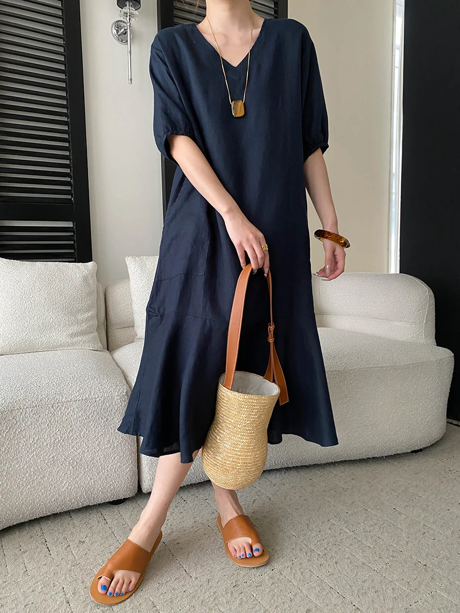 

Весенне-летнее женское повседневное платье свободного кроя с V-образным вырезом, однотонное, с рукавами-фонариками, визуально стройнящее фигуру.