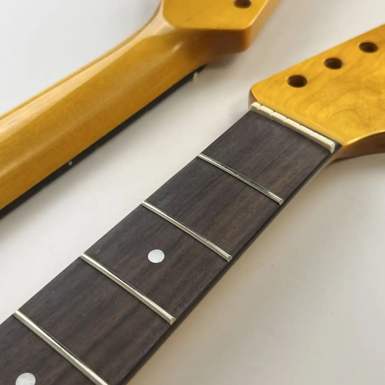 

Classic Vintage Guitar Neck Warm Yellow Gloss Finish Canadian Maple 21 Frets Rosewood Fretboard for ST