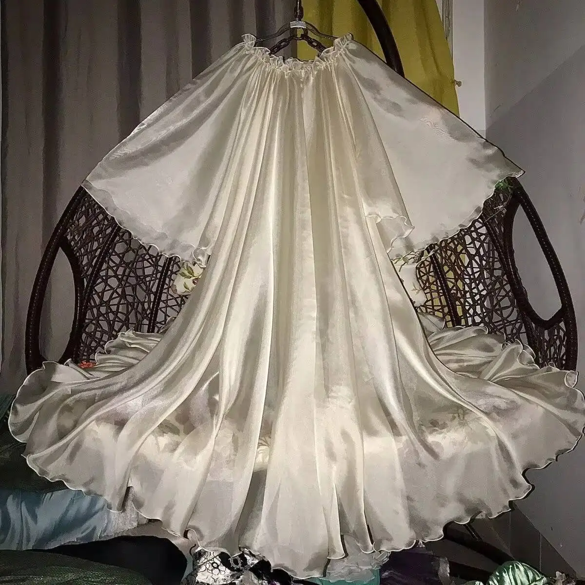 Glanzende dames ruches satijnen jurk met lange mouwen losse maxi-jurk plus size slaappyjama gewaad