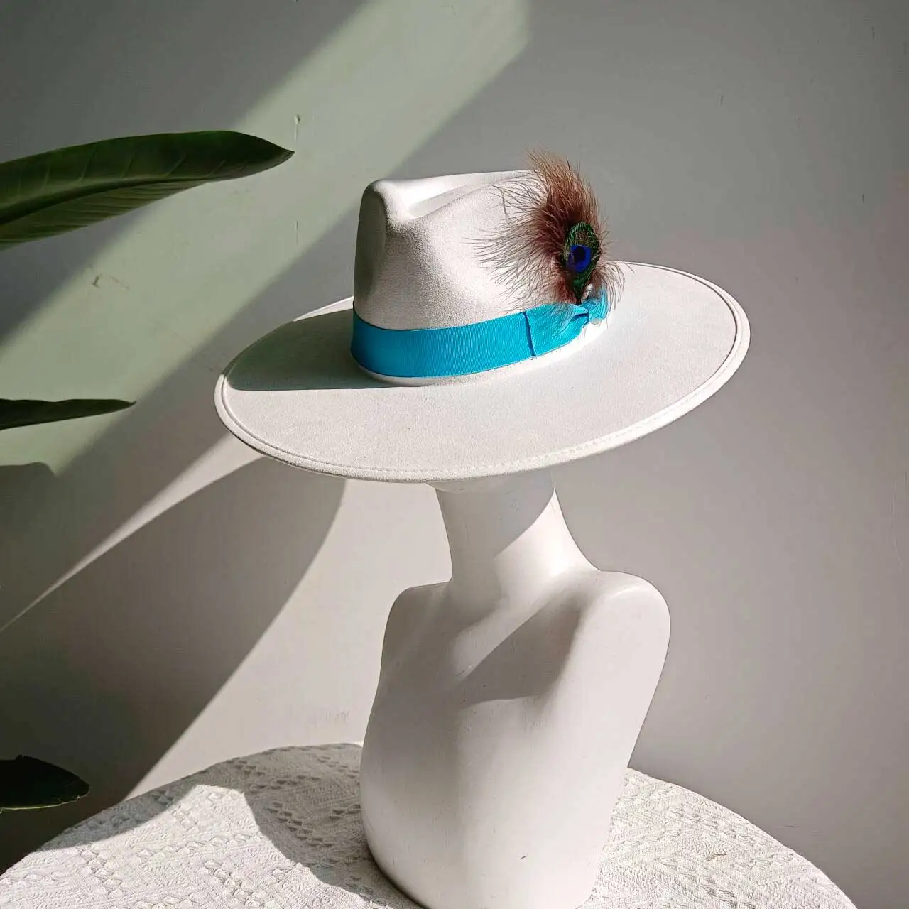 Vegan white suede hat feather accessories men and women big heart shaped jazz hat panama hat chapeau femme