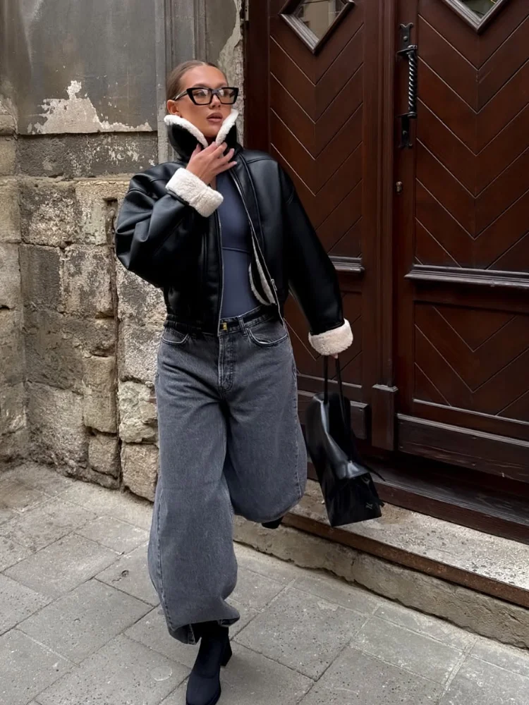 Giacca in pelle con collo in pelliccia sintetica solida Moda donna Risvolto a contrasto Manica intera Giacche corte larghe 2025 Cappotto da strada invernale da donna