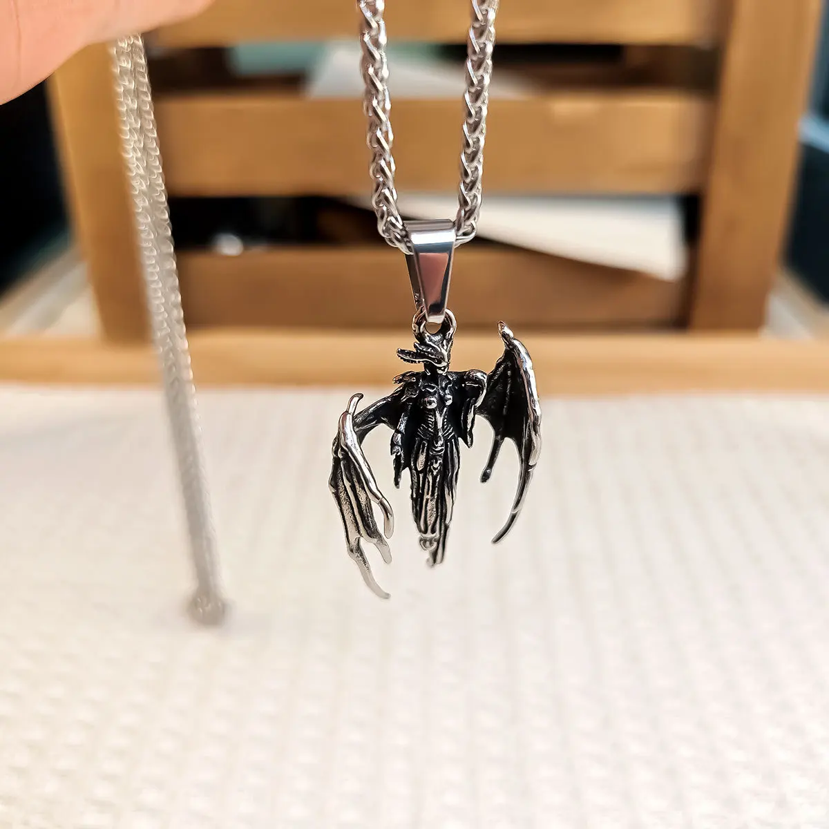 Gothic Retro Punk Fallen Angel Pendant Mecha Skull Necklace Fashion Personality Exquisite Unisex Jewelry Gift