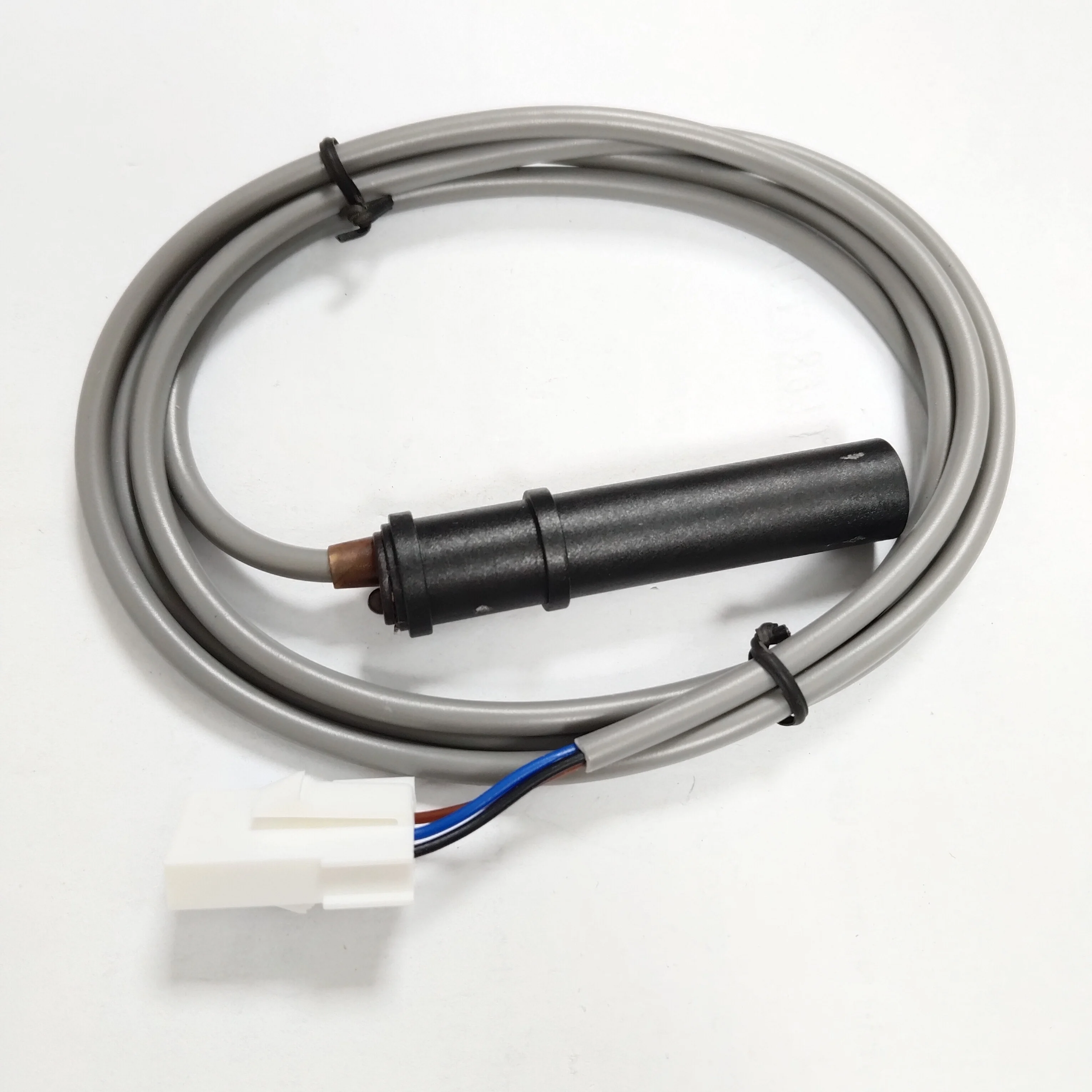 

Высокое качество F2.110.1563 Датчик уровня воды для Heidelberg SM52 PM52 Датчик демпфирования G2.198.1563 12 мм