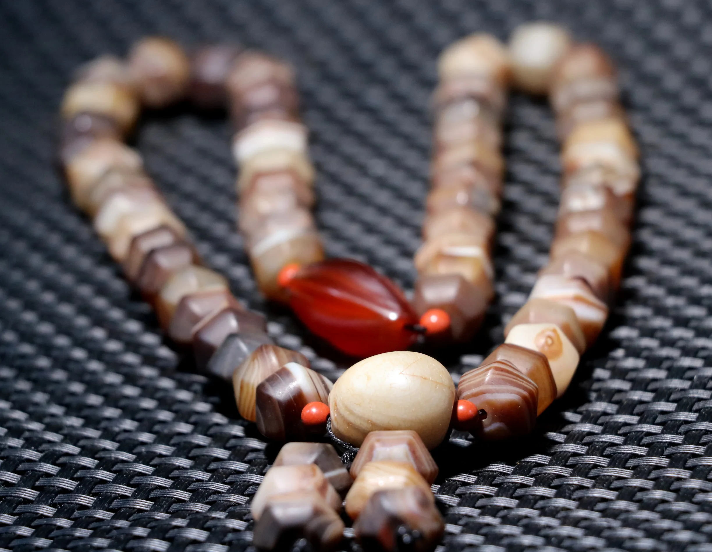 Energy Tibetan Old Agate Natural Silkworm Lines Rich dZi Bead 54 Beads Prayer Lama Neccklace For Jewelry Treasure A23