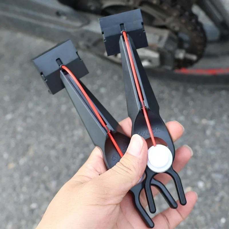 Motorcycle Chain Lube Applicator Moto Chains Cleaner Maintenance Tool Motorcycle Chain Oiler Spray Gear Mess-Free 1/2PCS image 5