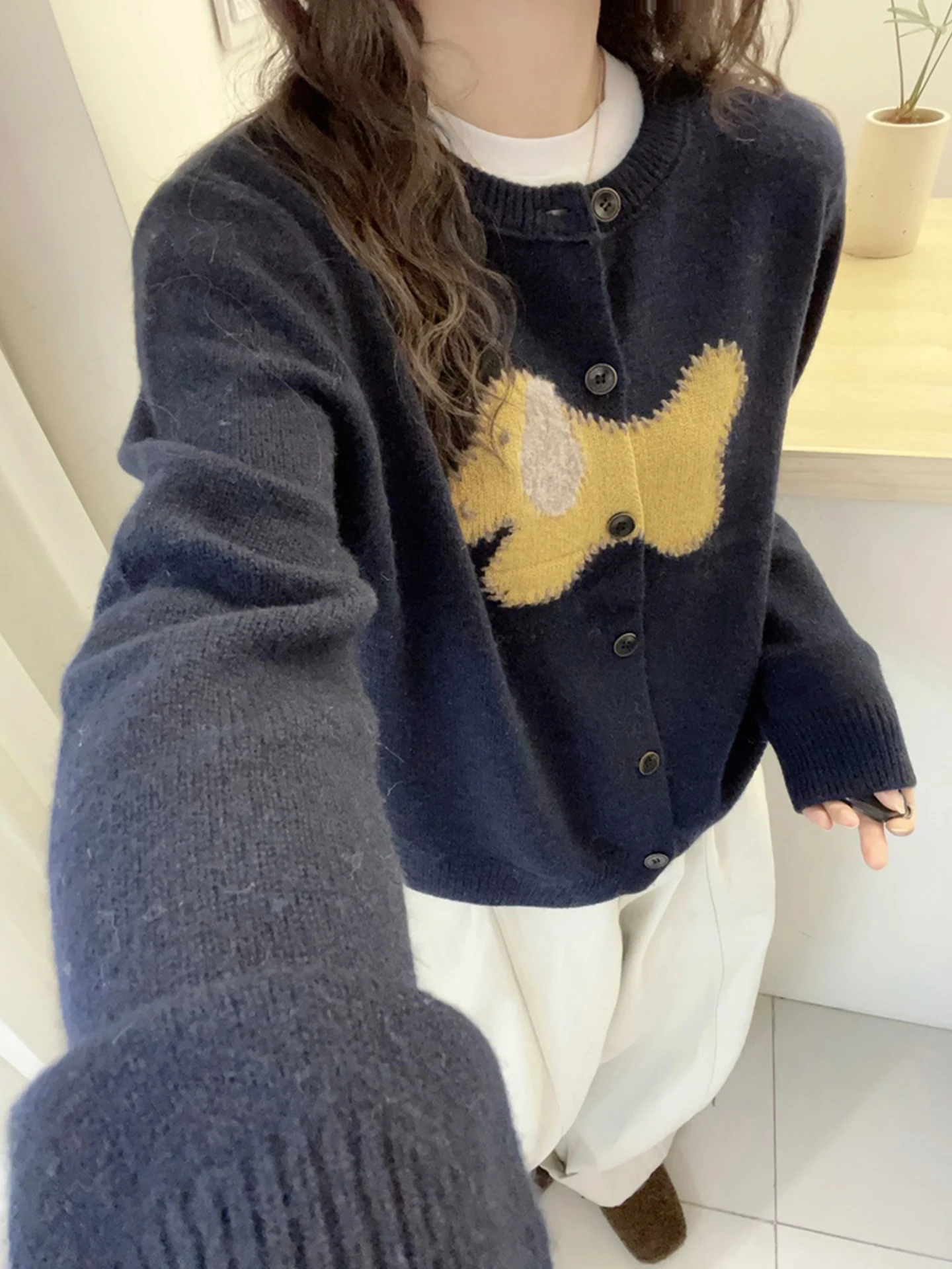 Suéter de punto largo informal con diseño de un solo botón y patrón de perro de dibujos animados en Camere, Top coreano suave de invierno