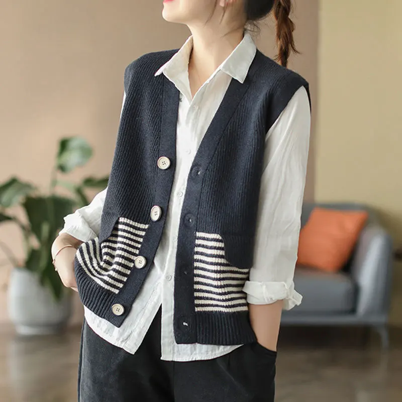 Korean Striped Knitted Sweater Vest Female Clothing Single-breasted 2023 Spring Autumn Casual Loose V-Neck Sleeveless Cardigan