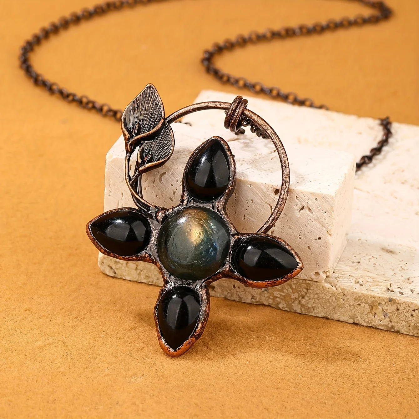 

YEEVAA Vintage Boho Style Pendant Necklace with Natural Labradorite and Black Agate, Women's Party Banquet Accessory