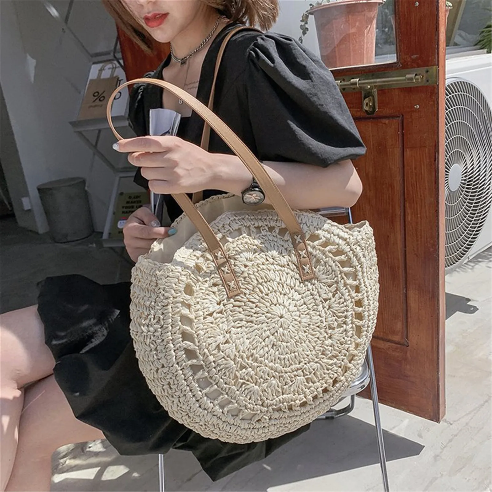 Women Straw Woven Tote Bag Large Capacity Vintage Shoulder Bag Round Hollow Summer Beach Bag Casual Bohemian Designer Handbag