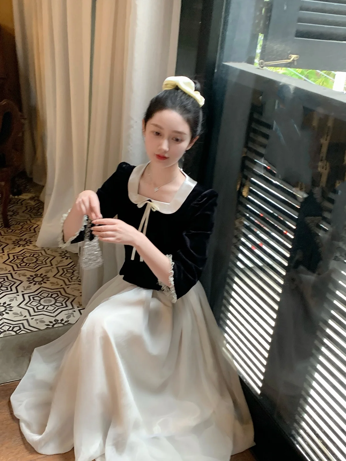 

Весенняя плотная атласная юбка А-силуэта миди из шелка, персикового цвета, с завышенной талией, стандартного кроя, однотонная, для повседневной носки и офиса