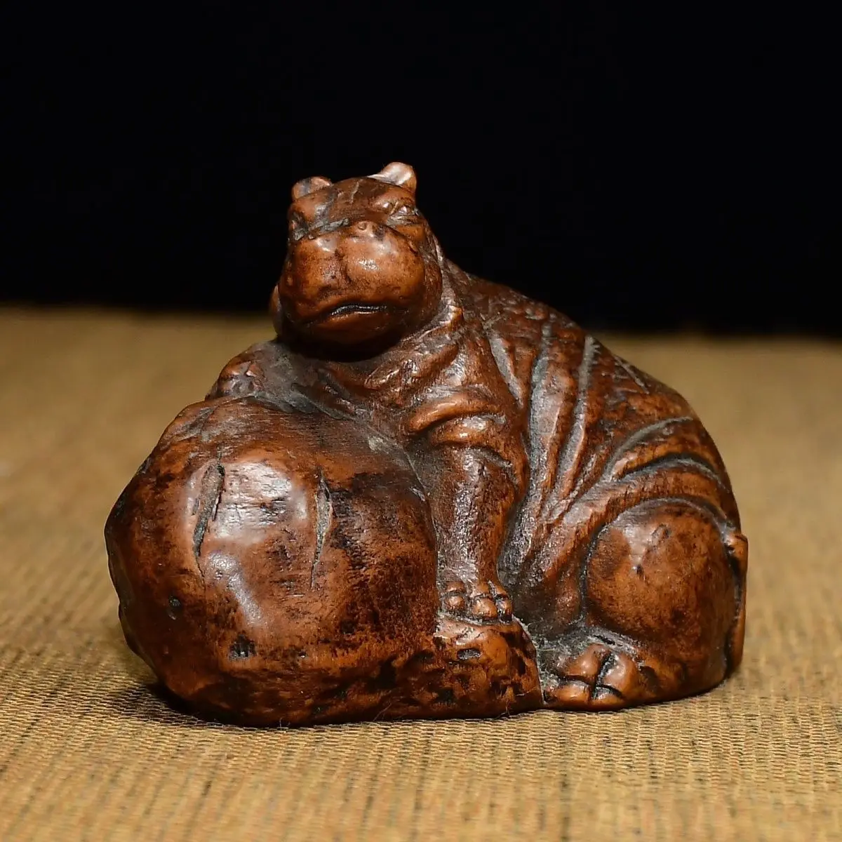 Hand Carved Wood hippo Statue Figurine Desktop Ornaments Home Decoration Crafts Tea Pet Decor