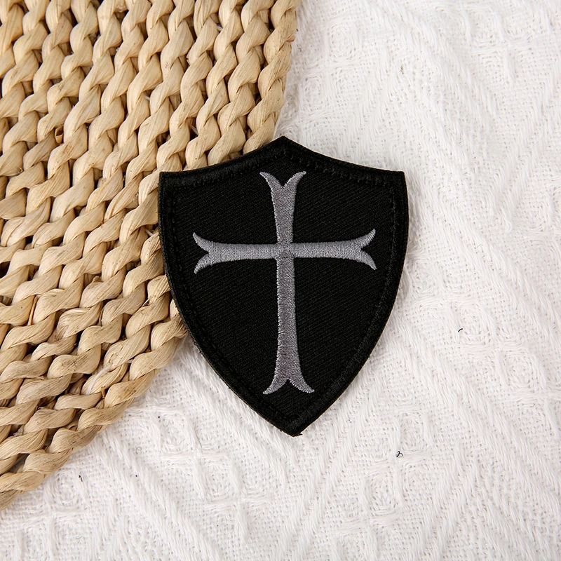 جديد! الصليبية الصليب بقع المعنويات فارس المطرزة السحابة درع هوك وحلقة شارات #4