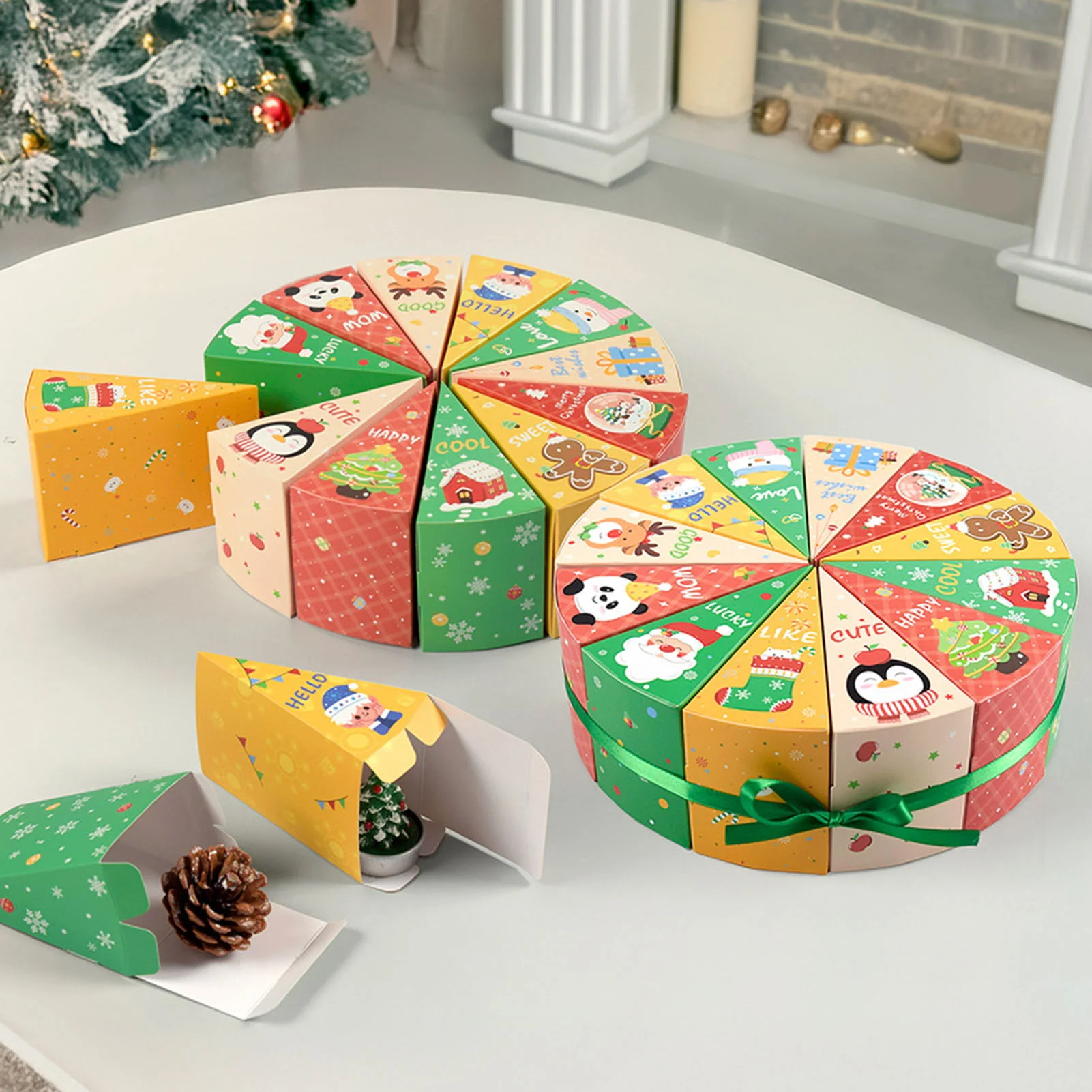 

12Pcs/Set Christmas Treat Box Fan Design Cookie Box Combination Cartoon Small Gift Boxes Christmas Candy Boxes for Xmas Party Fa