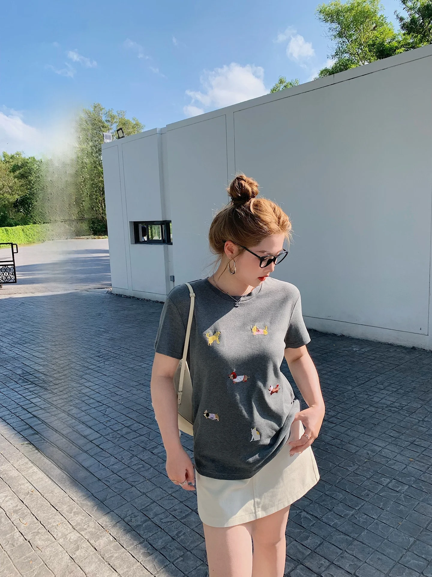 

Женская футболка Herwear Slim Fit с вышивкой таксы, повседневный стиль, короткий рукав, круглый вырез, для полных женщин