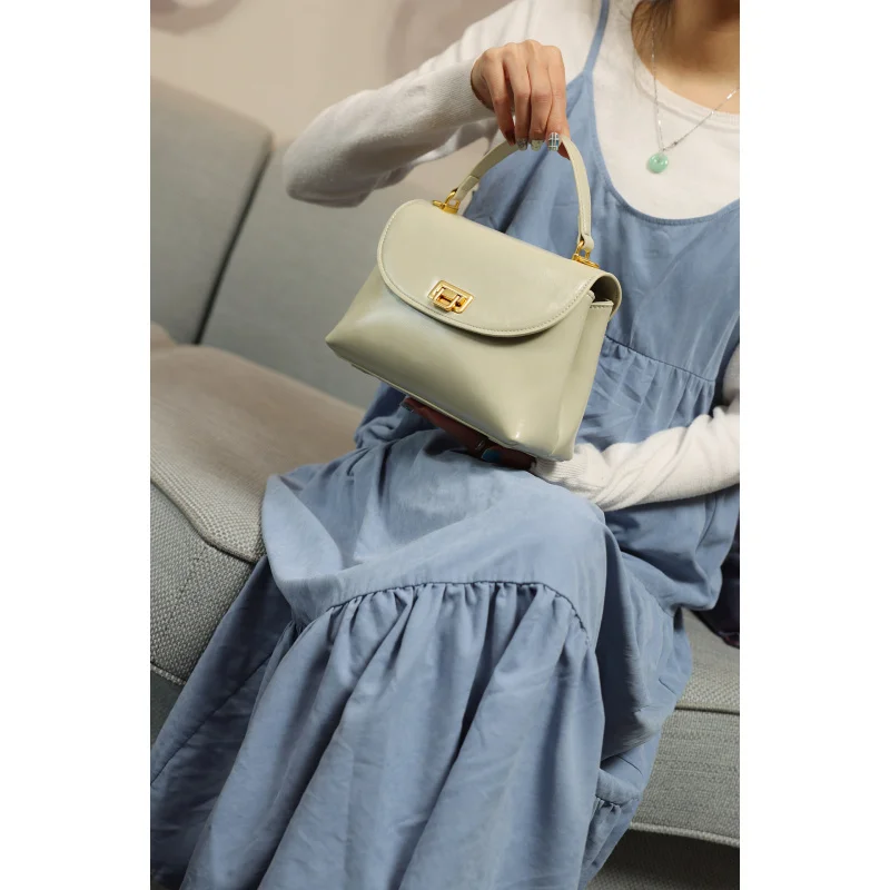 

2026Осенне-зимняя новая сумка, нишевая дизайнерская сумка, модная универсальная высококачественная сумка через плечо на одно плечо, маленькая квадратная