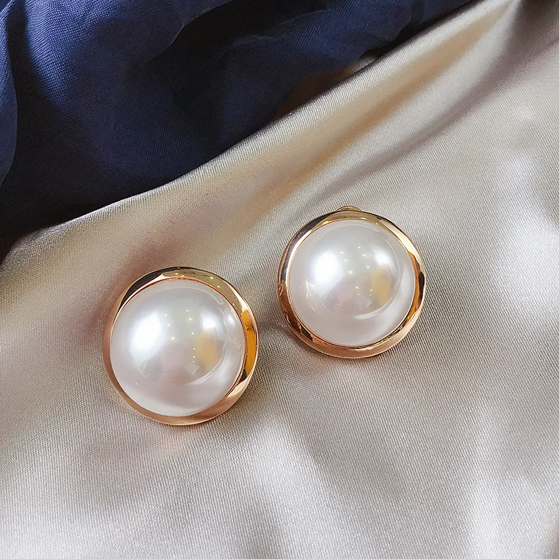 20mm Hyperbole Gold Color Round Imitation Pearl Stud Earring for Women Temperament Wedding Jewelry Christmas Day Girl Gift