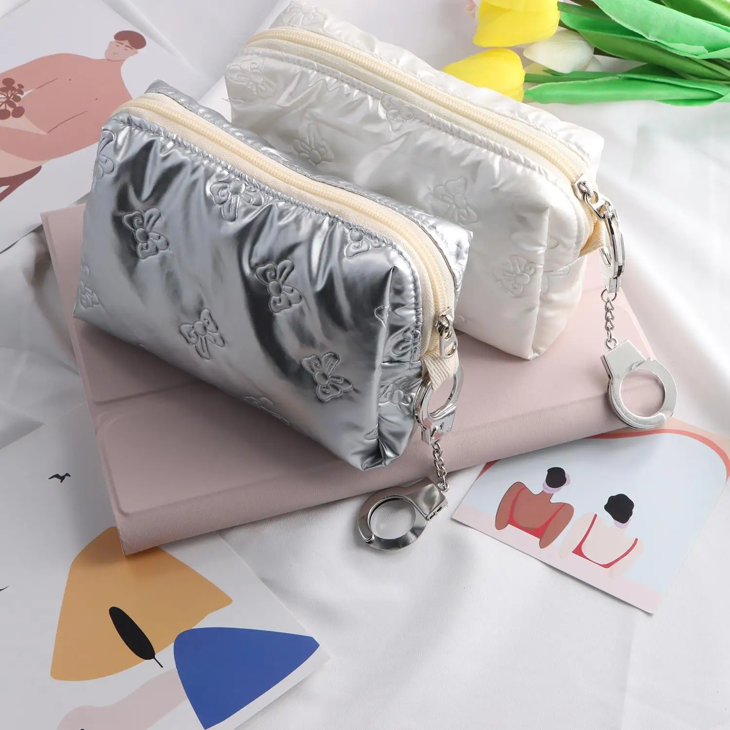 

1PC Bowknot Love Pearls Hanging Cosmetic Bag Portable Travelling Silver Handbag Solid Cute Women Girls Storage Key Lipstick Bag