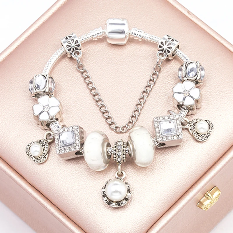 2025 Spring New Light Fine Pearl Pendant Charms Women's Bracelet Source Direct Sales
