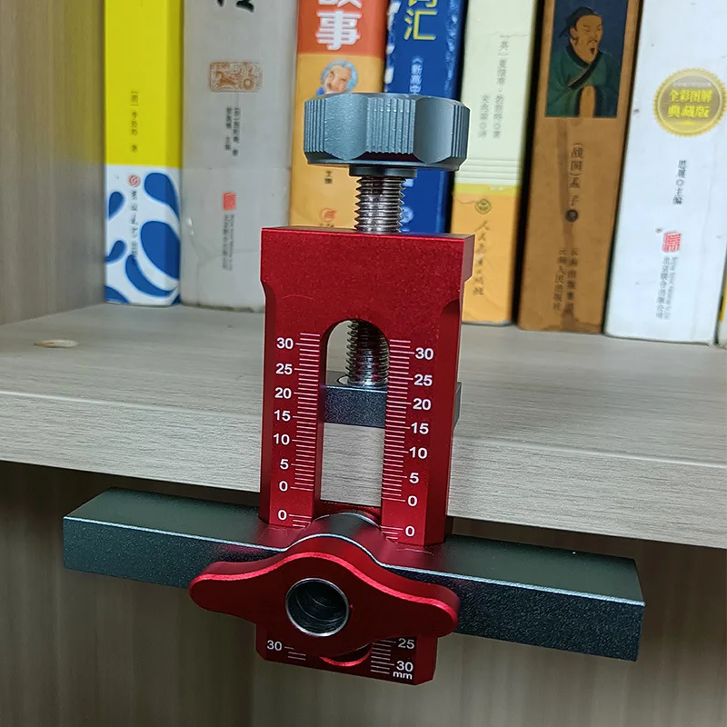 Installation auxiliary tool for cabinet door: manual locator for quick fixation of aluminum alloy cabinet door installation