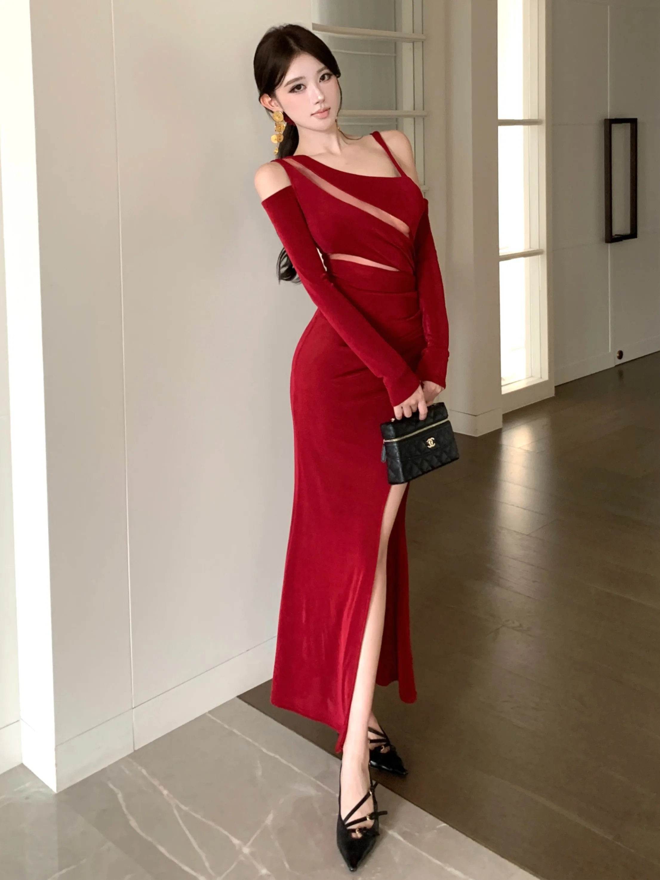 Vestido de noche rojo lujoso de un solo hombro para mujer, vestido ceñido con abertura escalonada y fruncido tallado para evento femenino, vestido elegante para presentador de graduación