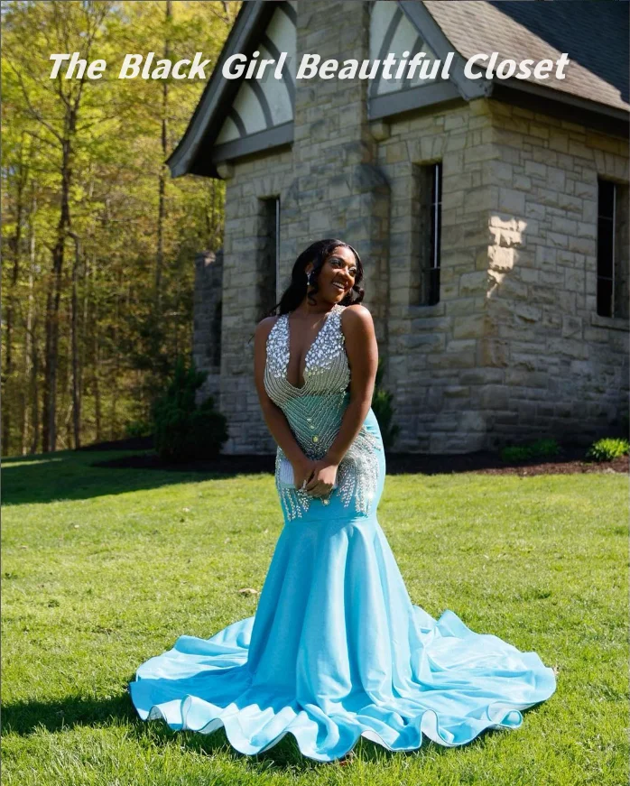 Elegant Light Blue Prom Dresses Black Girls V Neck Tank Party Dresses Rhinestone Beaded Applique Decoration Cocktail Dresses