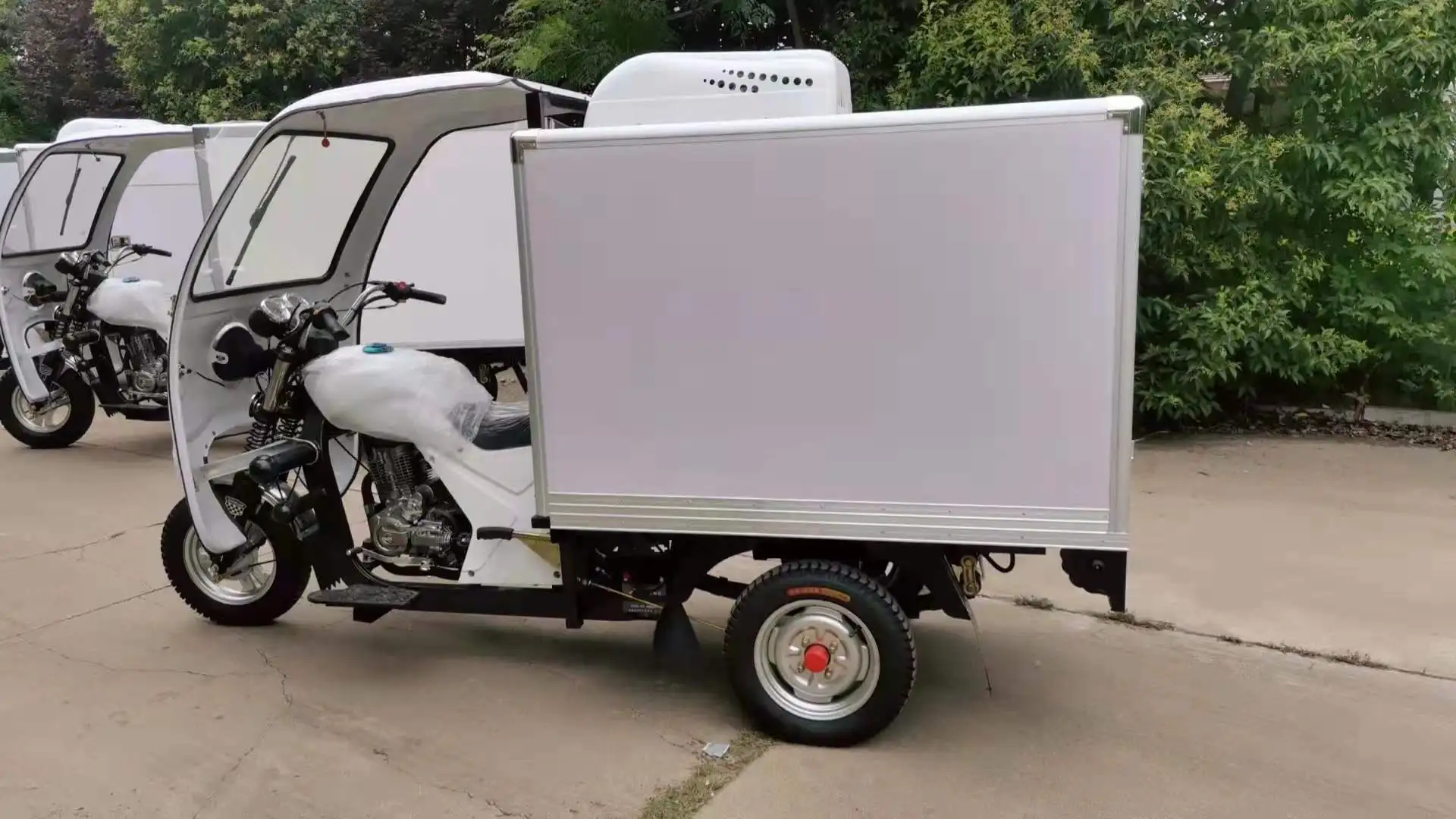 Rear door gasoline/electric solar ice cream frozen tricycle