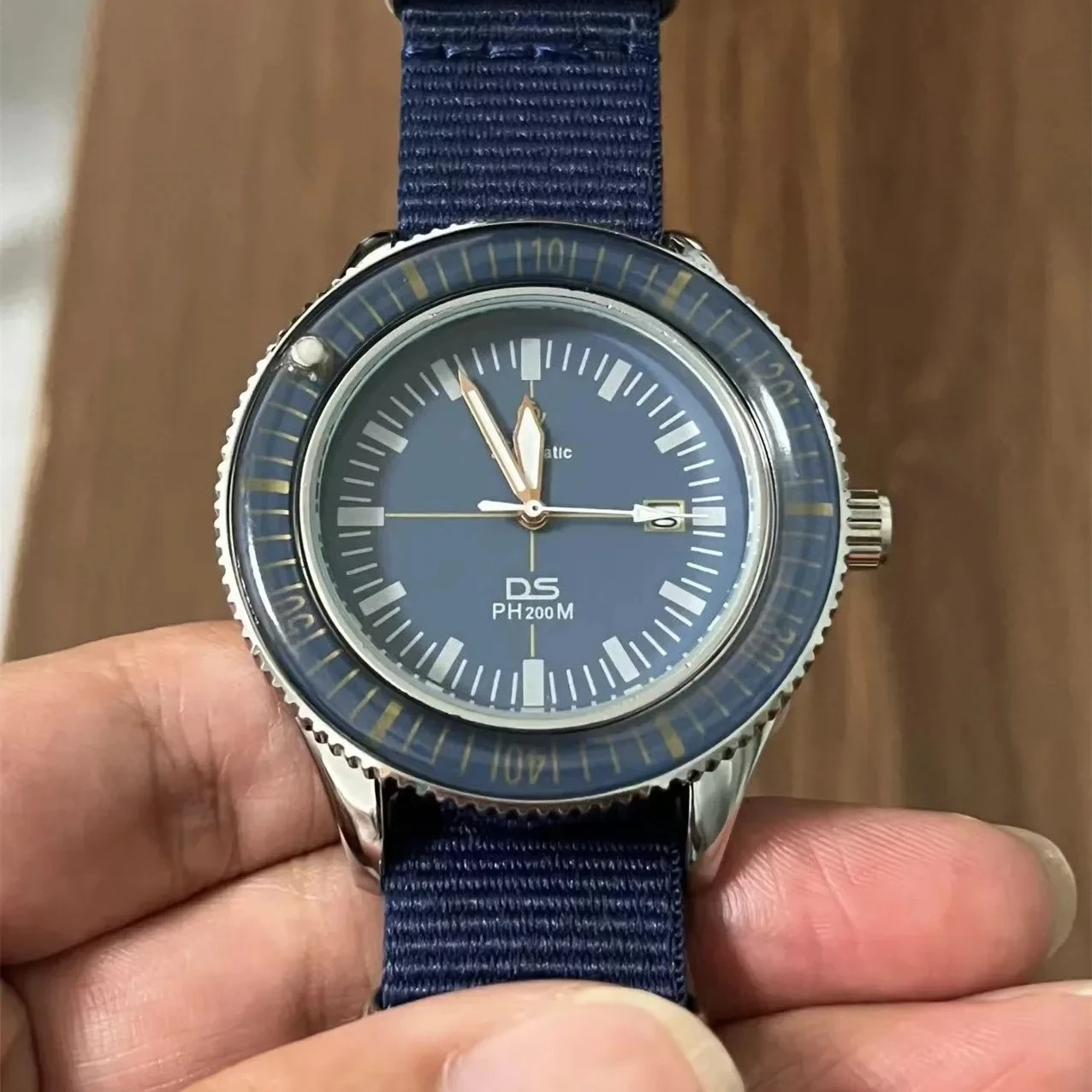 Nowe modne luksusowe zegarki markowe Wysokiej jakości skórzane paski Zegarki kwarcowe bez mechanizmu Zegarki biznesowe casual dla mężczyzn